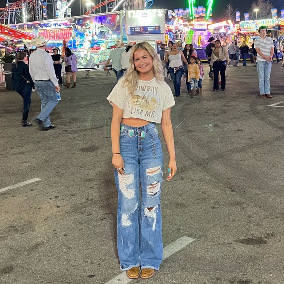 Meet your Posher, Karlee - Picture 1 of 1